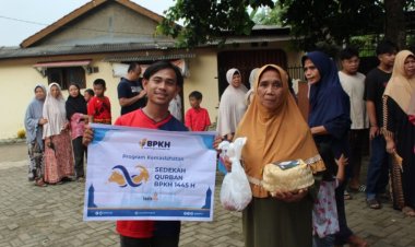 BPKH and LazisMu West Java Distribute Sacrificial Alms at STEI SEBI Depok