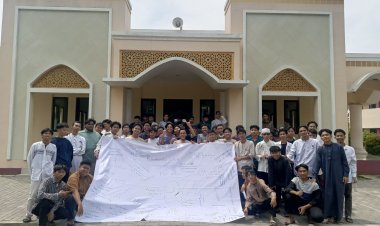 SEBI Social Fund Inisiasi Jum’at Berkah Milad SEBI: Berdayakan Pedagang dan Berbagi Bersama Mahasiswa Penghafal Qur'an