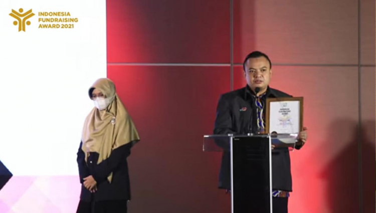 SEBI Social Fund mendapatkan Penghargaan Sebagai Program Fundrising Terbaik untuk Kategori Perguruan Tinggi di Indonesia