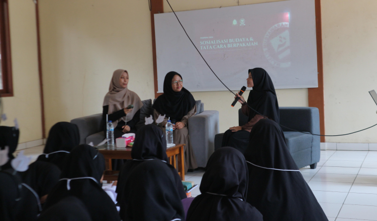 Tegaskan Identitas Karakter, Institut SEBI Gelar Sosialisasi Budaya Berpakaian Mahasiswa